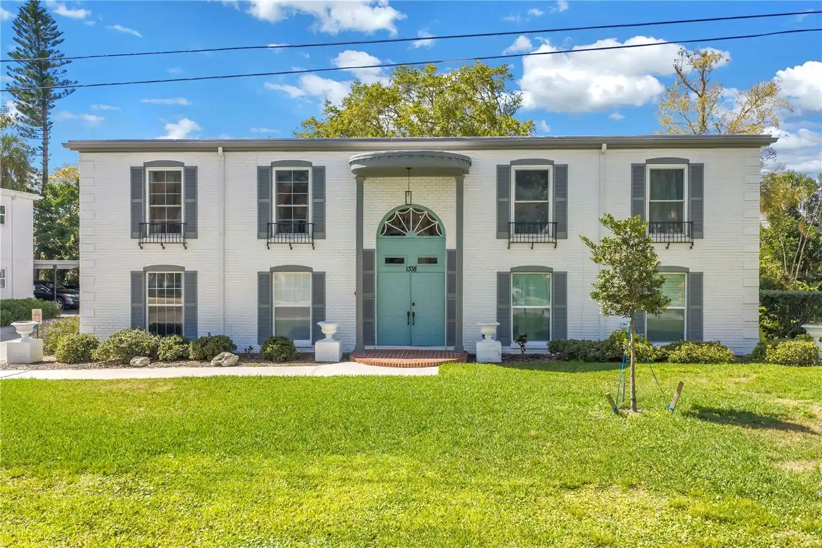Listing Photo 2 - Condo for sale in 1338 Snell Isle Blvd Ne located at 1338 Snell Isle Blvd Ne, ST PETERSBURG, FL 33704 - Unit 1338 Snell Isle Blvd NE