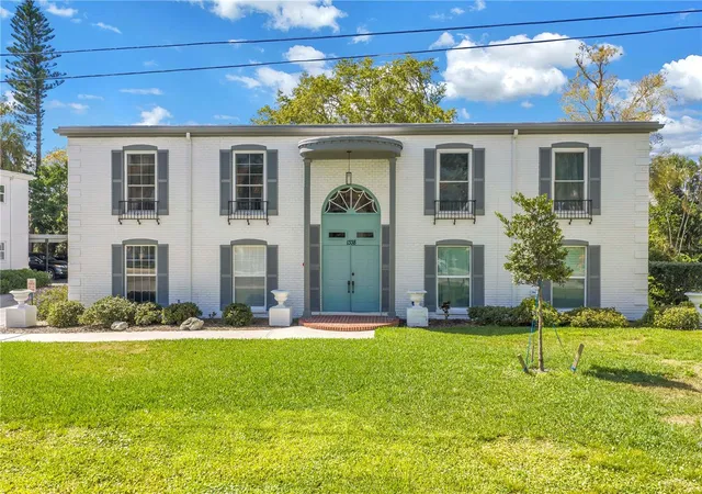 Photo 2 of Condo for sale at 1338 Snell Isle Blvd Ne #1, Saint Petersburg, FL 33704 | MLS# TB8553440 | Listing updated on 2026-09-30