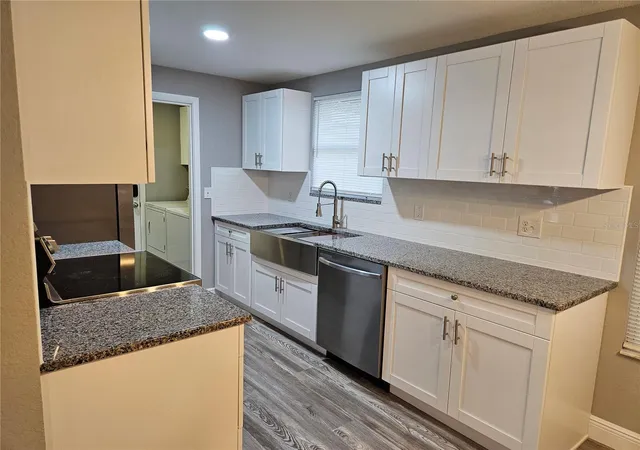 Photo 2 of Single family home for sale at 5008 Cynthia Ln, Spring Hill, FL 34606 | MLS# W7889944 | Listing updated on 2026-09-30