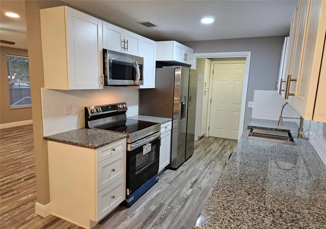 Photo 3 of Single family home for sale at 5008 Cynthia Ln, Spring Hill, FL 34606 | MLS# W7889944 | Listing updated on 2026-09-30