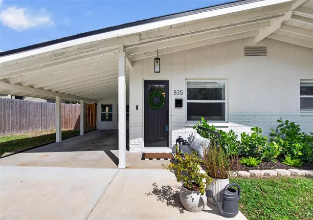 Photo 4 of Single family home for sale at 835 54th Avenue N, Saint Petersburg, FL 33703 | MLS# TB8553442 | Listing updated on 2026-10-03