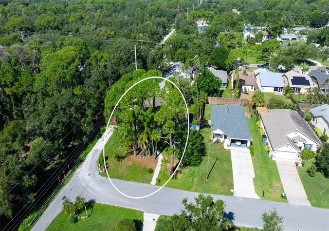 Photo 3 of Single family home for sale at 4598 Cactus Ave, Sarasota, FL 34231 | MLS# A4707912 | Listing updated on 2026-10-01