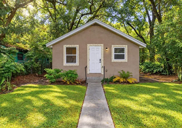 Single family home for sale at 617 Citrus St, Orlando, FL 32805 | MLS# O6446056 | Listing updated on 2026-10-05