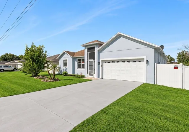 Photo 2 of Single family home for sale at 406 Bridgewater Ct, Kissimmee, FL 34758 | MLS# O6446062 | Listing updated on 2026-10-20