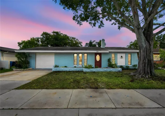 Photo 1 of Single family home for sale at 1813 Driftwood Cir N, Oldsmar, FL 34677 | MLS# TB8553447 | Listing updated on 2026-10-06