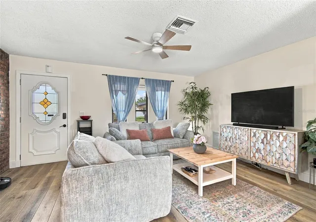 Photo 4 of Single family home for sale at 1813 Driftwood Cir N, Oldsmar, FL 34677 | MLS# TB8553447 | Listing updated on 2026-10-06