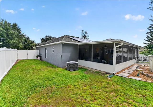 Photo 3 of Single family home for sale at 1015 Naes Ln, Lake Wales, FL 33853 | MLS# L4965452 | Listing updated on 2026-09-30