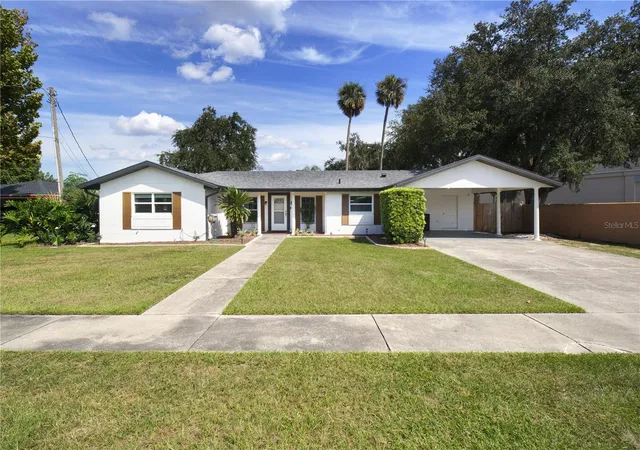 Photo 1 of Single family home for sale at 920 Orange Ave, Tavares, FL 32778 | MLS# G5118441 | Listing updated on 2026-10-09