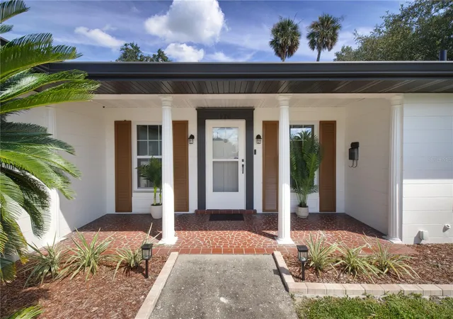 Photo 3 of Single family home for sale at 920 Orange Ave, Tavares, FL 32778 | MLS# G5118441 | Listing updated on 2026-10-09