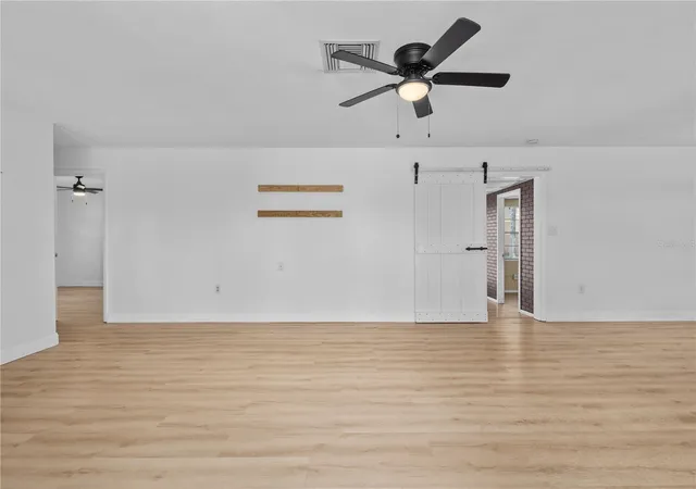 Photo 4 of Single family home for sale at 920 Orange Ave, Tavares, FL 32778 | MLS# G5118441 | Listing updated on 2026-10-09