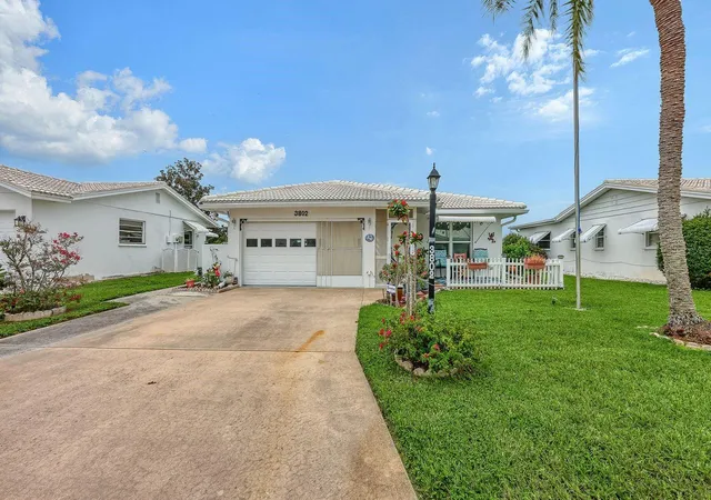 Photo 1 of Single family home for sale at 3802 Chinaberry Rd, Bradenton, FL 34208 | MLS# A4707918 | Listing updated on 2026-10-08