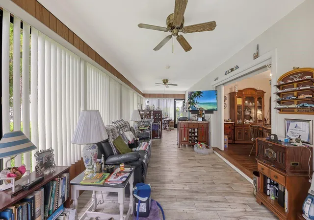 Photo 4 of Single family home for sale at 3802 Chinaberry Rd, Bradenton, FL 34208 | MLS# A4707918 | Listing updated on 2026-10-08