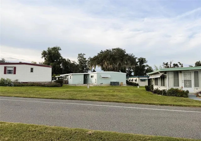 Photo 3 of Manufactured home for sale at 408 Palo Verde Dr, Leesburg, FL 34748 | MLS# G5118443 | Listing updated on 2026-09-30