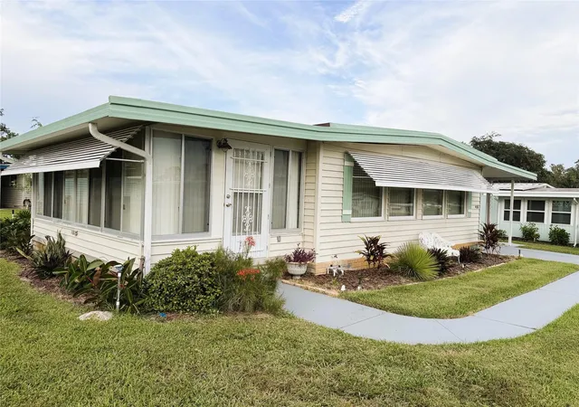 Photo 4 of Manufactured home for sale at 408 Palo Verde Dr, Leesburg, FL 34748 | MLS# G5118443 | Listing updated on 2026-09-30