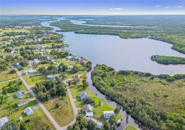 Photo 4 of Single family home for sale at 333 Hile Ln, Punta Gorda, FL 33982 | MLS# C7531387 | Listing updated on 2026-09-30