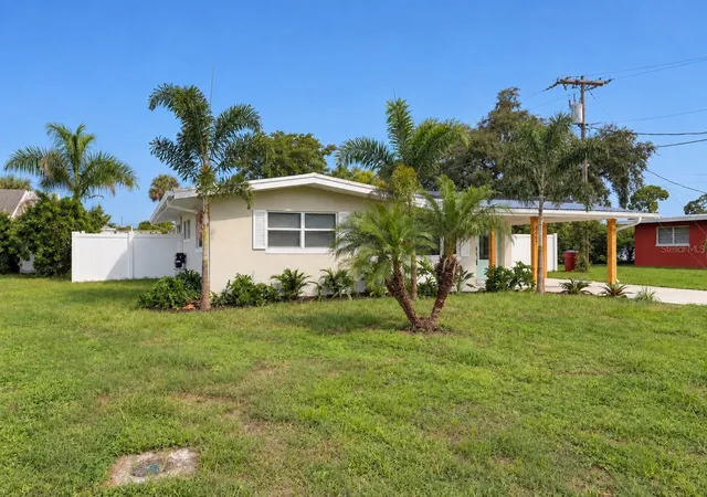 Photo 3 of Single family home for sale at 3657 Kelly St, Fort Myers, FL 33901 | MLS# O6446075 | Listing updated on 2026-10-08