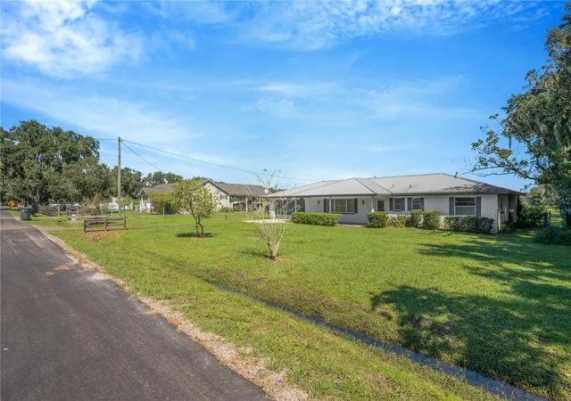 Photo 3 of Single family home for sale at 3220 Blount Rd, Dover, FL 33527 | MLS# TB8553462 | Listing updated on 2026-10-21