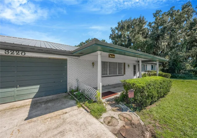 Photo 4 of Single family home for sale at 3220 Blount Rd, Dover, FL 33527 | MLS# TB8553462 | Listing updated on 2026-10-21