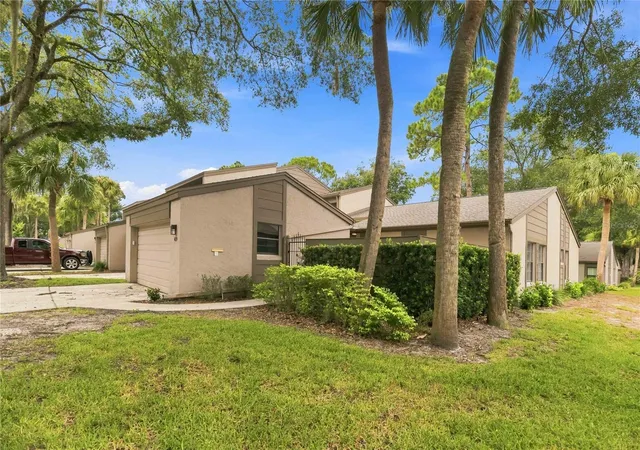 Photo 2 of Townhouse for sale at 419 Meadowood Blvd, Fern Park, FL 32730 | MLS# O6446082 | Listing updated on 2026-10-02