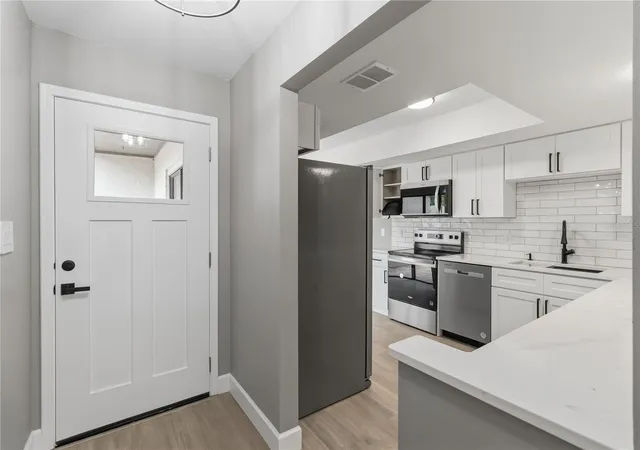 Photo 3 of Townhouse for sale at 419 Meadowood Blvd, Fern Park, FL 32730 | MLS# O6446082 | Listing updated on 2026-10-02