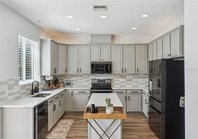 Photo 3 of Single family home for sale at 10072 Oak Quarry Dr, Orlando, FL 32832 | MLS# O6446085 | Listing updated on 2026-10-05