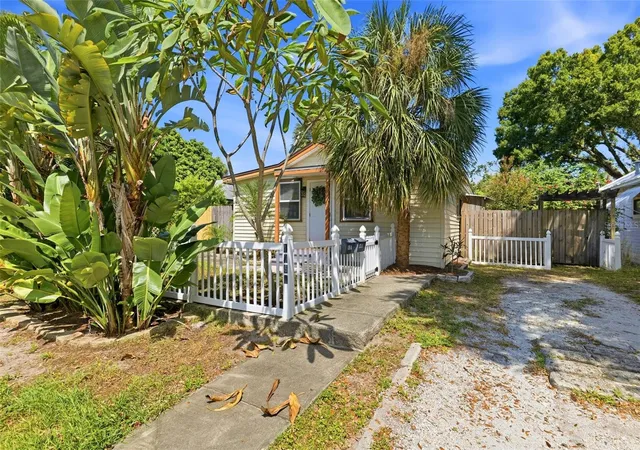 Photo 2 of Single family home for sale at 1751 29th Avenue N, Saint Petersburg, FL 33713 | MLS# TB8553475 | Listing updated on 2026-10-04