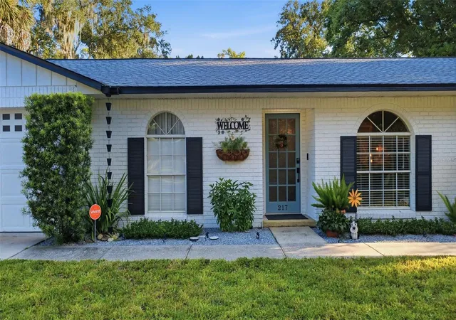 Photo 2 of Single family home for sale at 217 W 11th Street, Sanford, FL 32771 | MLS# V4951582 | Listing updated on 2026-10-03
