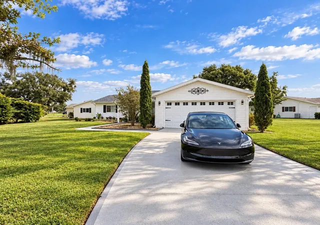 Photo 2 of Single family home for sale at 17965 Se 102nd Terrace, Summerfield, FL 34491 | MLS# S5158562 | Listing updated on 2026-10-08