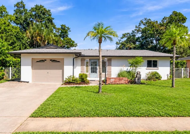 Photo 2 of Single family home for sale at 11515 Imperial Grv Dr W, Largo, FL 33774 | MLS# TB8553489 | Listing updated on 2026-10-09