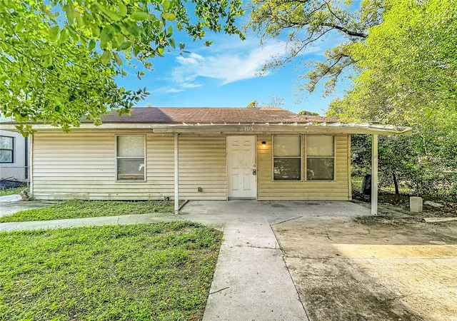 Photo 1 of Single family home for sale at 2705 E 22nd Avenue, Tampa, FL 33605 | MLS# TB8553493 | Listing updated on 2026-10-01