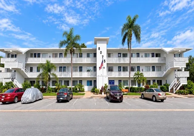 Condo for sale at 8075 112th Street #302, SEMINOLE, FL 33772 | MLS# TB8553499
