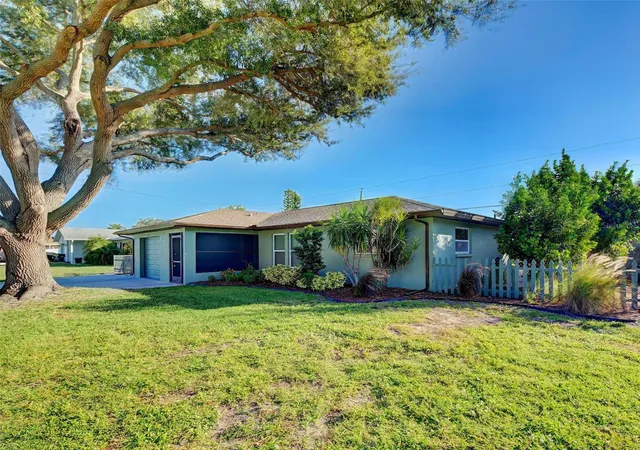 Photo 2 of Single family home for sale at 3035 Lobelia Rd, Venice, FL 34293 | MLS# N6146003 | Listing updated on 2026-10-31