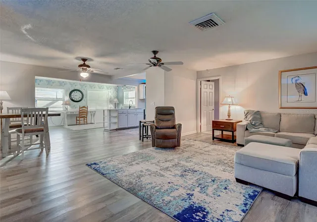Photo 4 of Single family home for sale at 3035 Lobelia Rd, Venice, FL 34293 | MLS# N6146003 | Listing updated on 2026-10-31