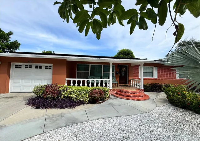 Photo 1 of Single family home for sale at 401 46th Avenue S, Saint Petersburg, FL 33705 | MLS# TB8553502 | Listing updated on 2026-10-01