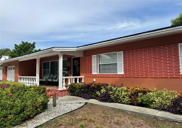 Photo 2 of Single family home for sale at 401 46th Avenue S, Saint Petersburg, FL 33705 | MLS# TB8553502 | Listing updated on 2026-10-01