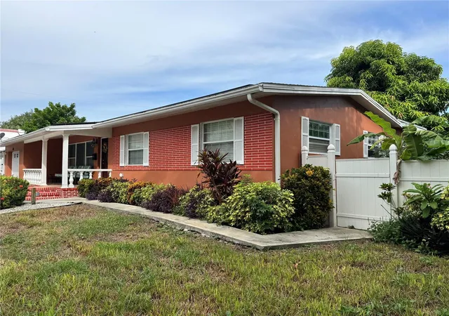 Photo 3 of Single family home for sale at 401 46th Avenue S, Saint Petersburg, FL 33705 | MLS# TB8553502 | Listing updated on 2026-10-01