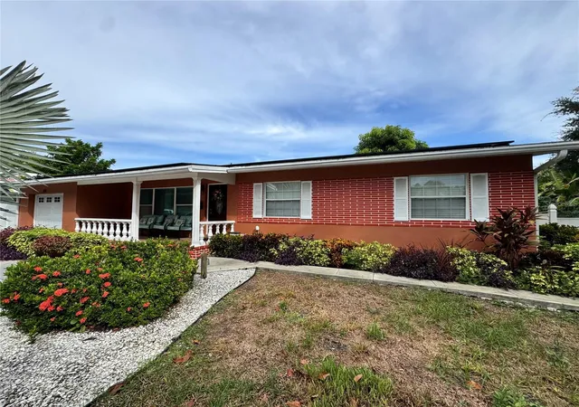 Photo 3 of Single family home for sale at 401 46th Avenue S, Saint Petersburg, FL 33705 | MLS# TB8553502 | Listing updated on 2026-10-01