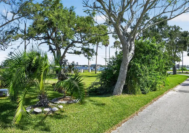 Photo 2 of Single family home for sale at 103 Park Cir, Daytona Beach, FL 32117 | MLS# FC321797 | Listing updated on 2026-10-05