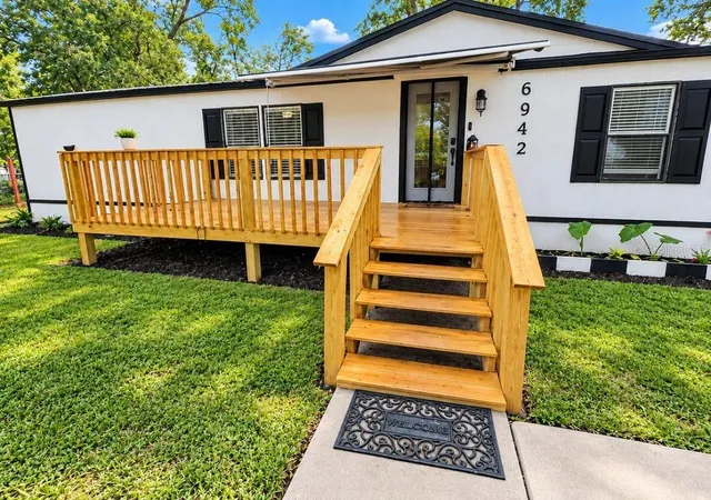 Photo 2 of Manufactured home for sale at 6942 Sw 86th Street, Ocala, FL 34476 | MLS# OM733147 | Listing updated on 2026-10-07