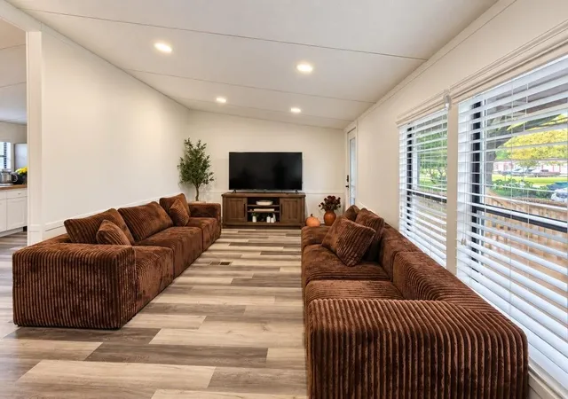 Photo 3 of Manufactured home for sale at 6942 Sw 86th Street, Ocala, FL 34476 | MLS# OM733147 | Listing updated on 2026-10-07