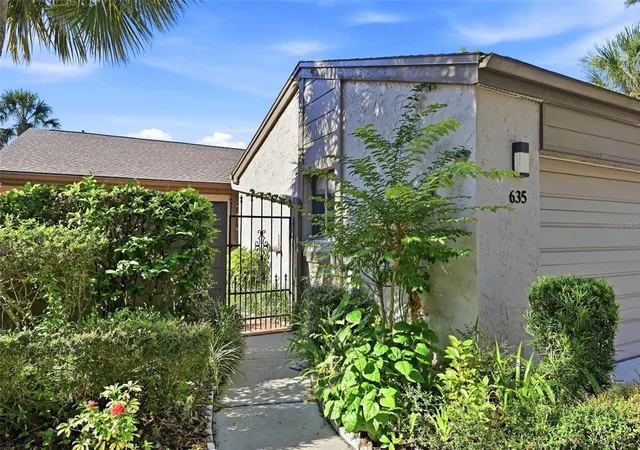 Photo 3 of Townhouse for sale at 635 Woodridge Dr, Fern Park, FL 32730 | MLS# O6446111 | Listing updated on 2026-10-08