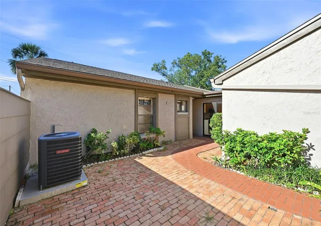 Photo 4 of Townhouse for sale at 635 Woodridge Dr, Fern Park, FL 32730 | MLS# O6446111 | Listing updated on 2026-10-09