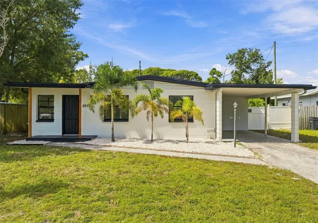 Photo 3 of Single family home for sale at 8862 Robin Rd, Seminole, FL 33777 | MLS# TB8553506 | Listing updated on 2026-10-04