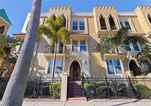 Photo 3 of Townhouse for sale at 114 E Davis Blvd #4, Tampa, FL 33606 | MLS# TB8553510 | Listing updated on 2026-10-08