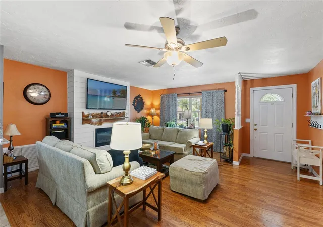 Photo 3 of Single family home for sale at 314 S Fillmore St, Beverly Hills, FL 34465 | MLS# TB8553514 | Listing updated on 2026-10-01