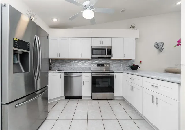 Photo 4 of Condo for sale at 4260 Placida Rd #9B, Englewood, FL 34224 | MLS# D6148986 | Listing updated on 2026-10-05