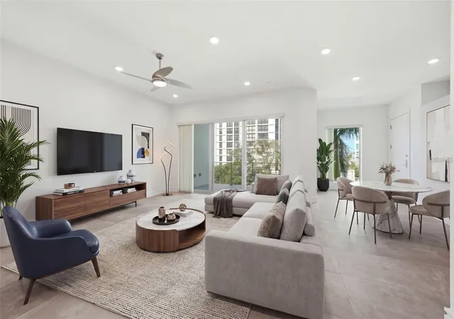 Listing Photo 4 - Condo for sale in building located at 711 S Palm Ave, Sarasota, FL 34236 - Unit #302