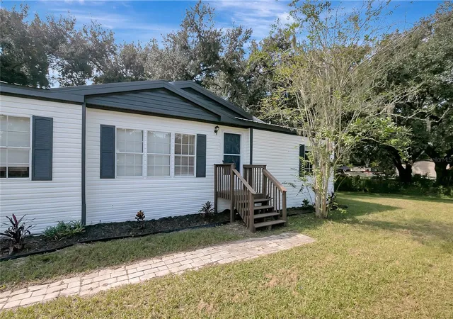 Photo 4 of Manufactured home for sale at 30148 Clearview Dr, Wesley Chapel, FL 33545 | MLS# TB8553518 | Listing updated on 2026-10-03