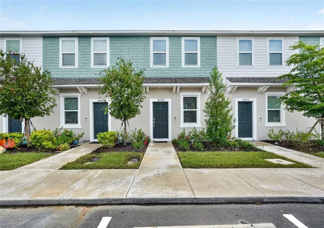 Photo 2 of Townhouse for sale at 8688 Daybreak St, Sarasota, FL 34241 | MLS# A4707941 | Listing updated on 2026-10-02