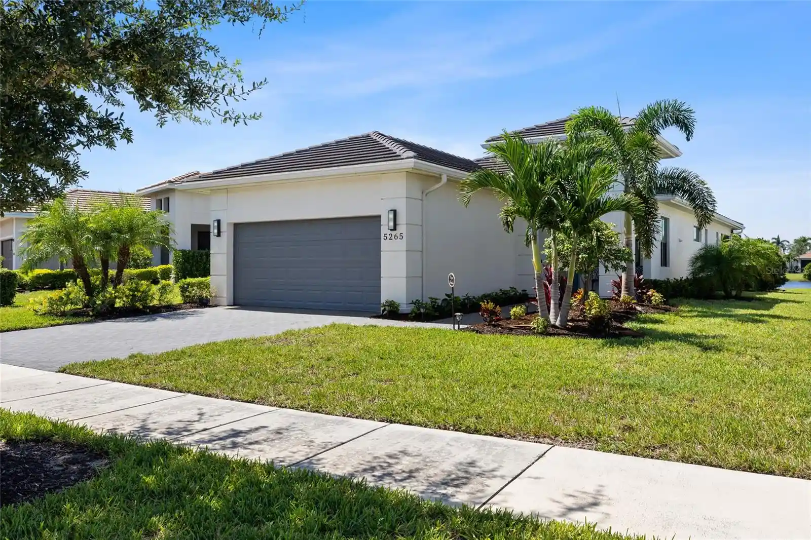Photo 3 of Single family home for sale at 5265 Barnett Cir, Bradenton, FL 34211 | MLS# A4707944 | Listing updated on 2026-10-08